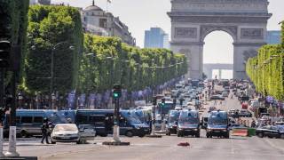 Car Rams Police Van on Paris’s Champs-Élysées in ‘Attempted Attack’