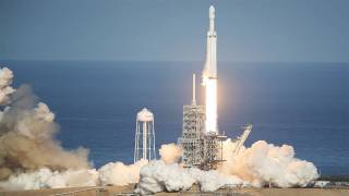 SpaceX Launches World’s Biggest Rocket