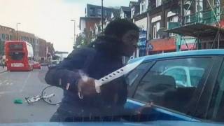 Part and Parcel: London Thug Uses Huge Knife to Attack Driver on Busy Street