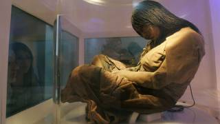 Mummified Inca maiden wows crowds
