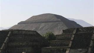 Researchers open secret cave under Mexican pyramid
