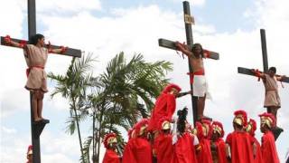 Real Easter ’crucifixions’ - Catholics in the Philippines nailed to crosses (Graphic)