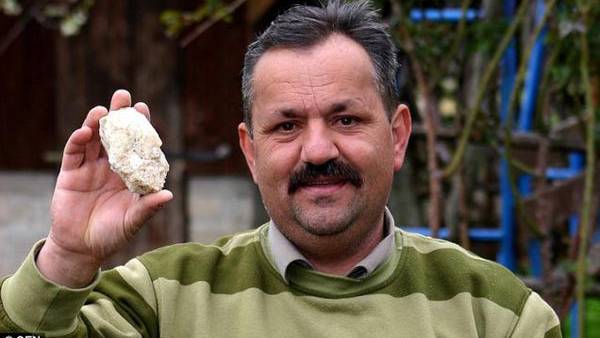 Man hit by six meteorites is being ’targeted by aliens’