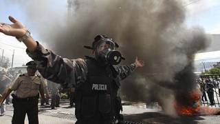 Protesting police throw Ecuador into chaos