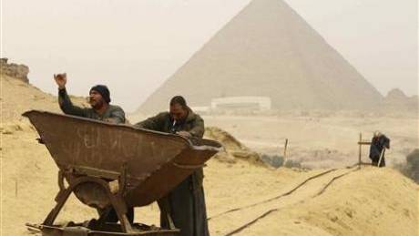 Egypt tombs suggest pyramids not built by slaves (Video)