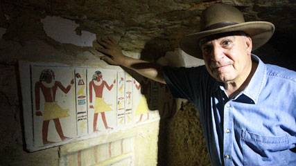 Egypt’s Antiquities Chief Quits Cabinet, Warns of Looting