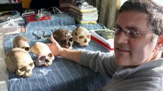 Leading Anthropologist Says Human Beings "Extinction Proof"