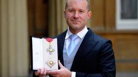 Apple designer behind the iPod and iPhone receives Knighthood