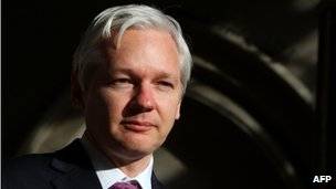 Assange asks for political asylum in Ecuador