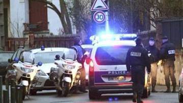 Hostages taken in French bank raid