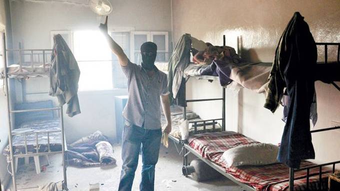 Syrian helicopters pound Aleppo, as massive onslaught looms