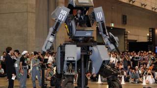 Super-Robot With Twin Guns Is Unveiled