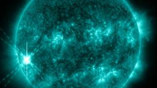 Major Solar Flare Erupts From the Sun