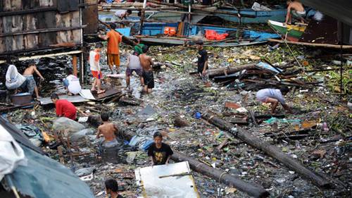 Typhoon kills at least 283 in Philippines