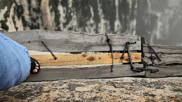 China’s Mount Hua pilgrimage incredibly dangerous