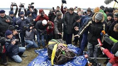 Chelyabinsk Meteorite Pulled From Russian Lake, Breaks Into Pieces