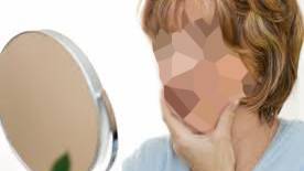 Woman suffering from face blindness can’t recognize own reflection