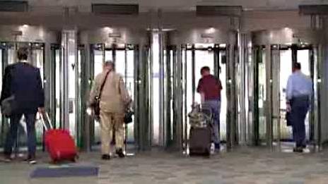 TSA rolls out ’detention pods’ that trap passengers inside