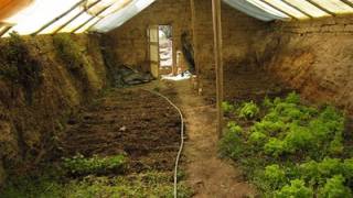 Underground Greenhouse Grows Produce Year-Round, Even in Severe Climates