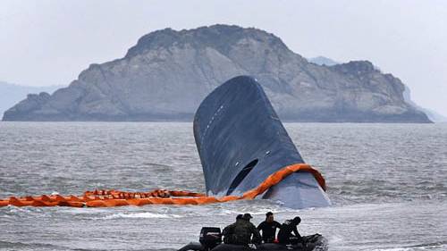 ’We are not dead yet’: Heartbreaking text messages sent from schoolchildren trapped aboard South Korean ferry
