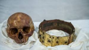 Swedes open coffin of 850-year-old king