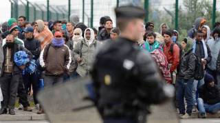 Hundreds of illegals demand the French send them to Great Britain