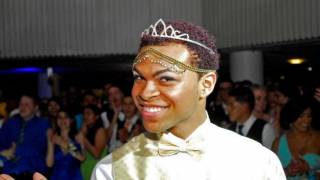 Male Student Named Connecticut School’s Prom Queen