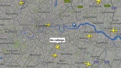 ’Mysterious plane’ with no callsign spotted circling London for two hours