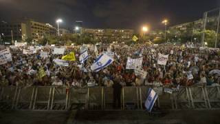 ‘Finish the job!’ Thousands of Israelis rally in support of Gaza offensive