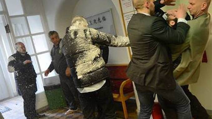 Minister of Migration attacked by asylum seeker with fire extinguisher