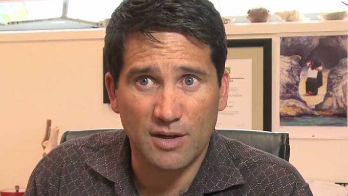 New Zealander of the Year: refuse vaccines, lose money