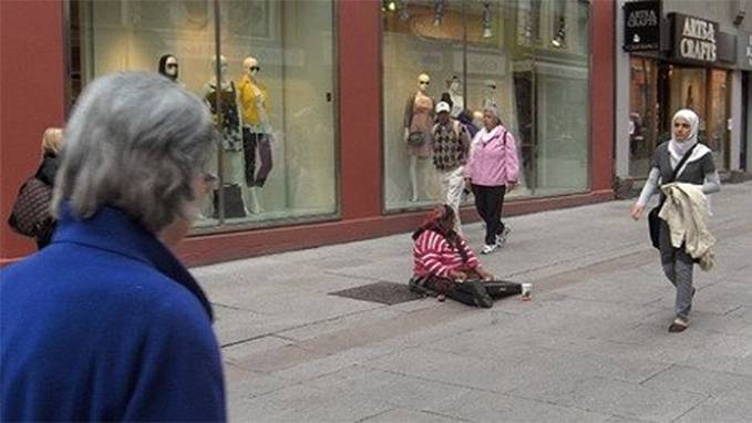 Swedes back 'organized begging' ban