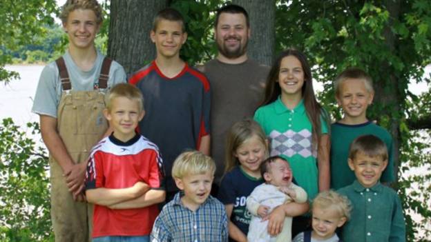 Police Seize 10 Children From 'Off-Grid' Homeschool Family