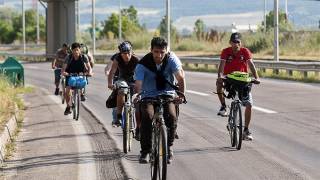 Hungary closes border with Serbia and starts building fence to bar migrants