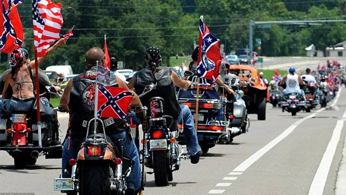 4,500 Confederate Flag Supporters Create an Eight-Mile Convoy to Protest Against Liberals
