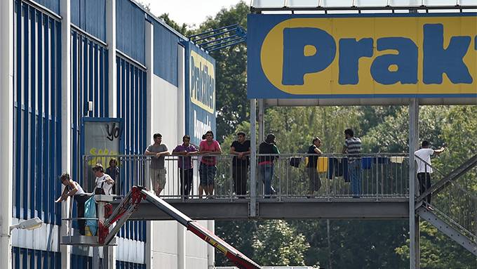 German protesters clash with police at new migrant shelter