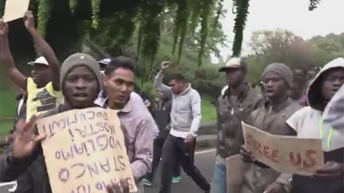 Migrants shut down traffic in Milan to protest living conditions