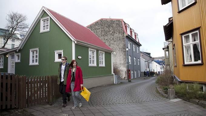 Thousands of Icelanders Have Volunteered to Take Syrian Refugees Into Their Homes