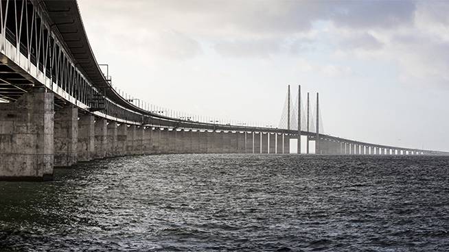 Sweden Considers Closure of Bridge to Denmark Due to Refugee Influx