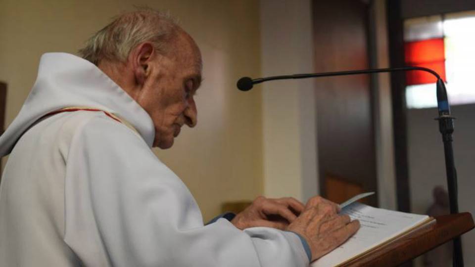 Islamists attack French church, slit priest's throat