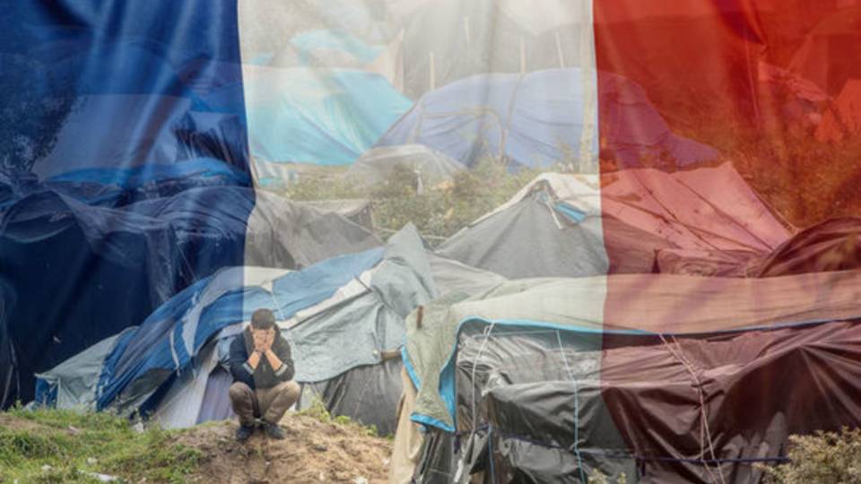 'Let refugees into your homes' France pleads with citizens to help ease migrant crisis