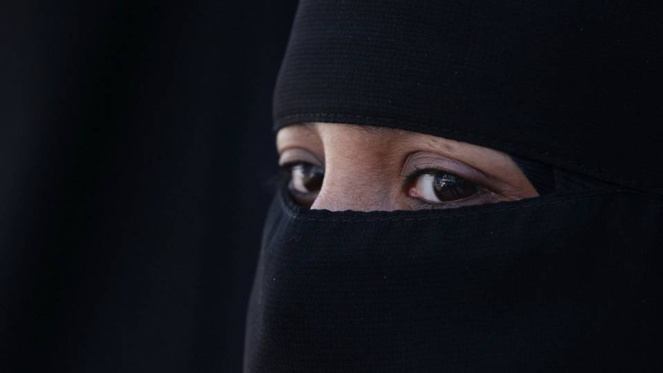 Undercover Journalist in Full Burka Is Offered Huma Abedin's Ballot