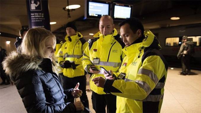 Migrant crisis: Sweden border checks come into force