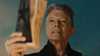 David Bowie Dies at 69; a Chameleon in Music, Art and Fashion