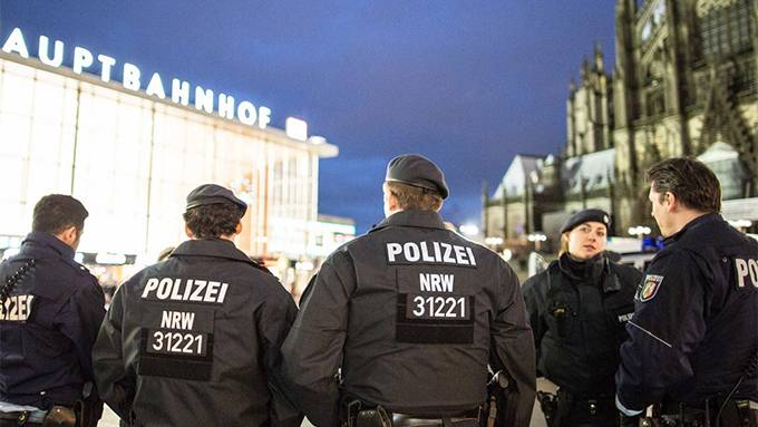 Austrian police chief warns women not to leave home alone in wake of Cologne sex attacks
