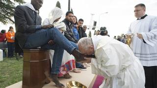 Pope Francis washes the feet of Muslim migrants, says we are ‘children of the same God’