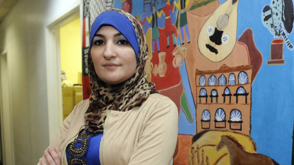 Organizer For DC Women’s March Against Trump Pictured Flashing the ISIS Sign