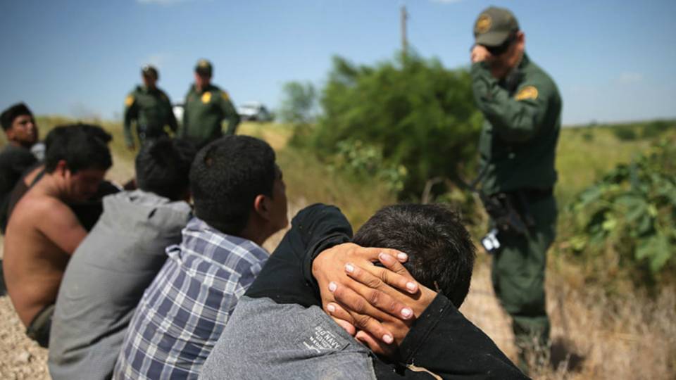 Illegals Urged to ‘Fight Back’ Against Immigration Officials