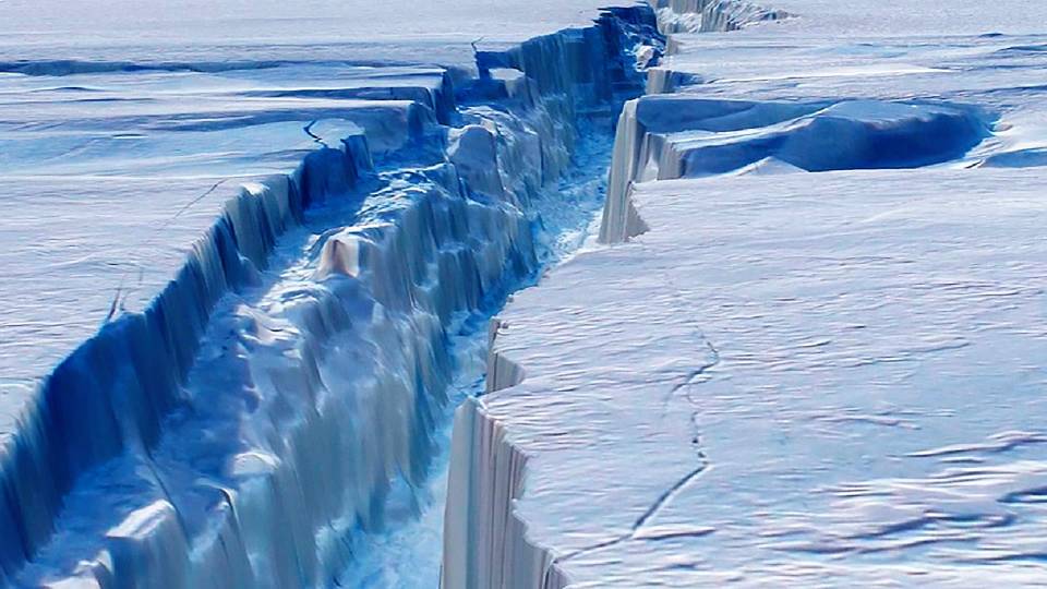 Giant Iceberg Splits from Antarctic