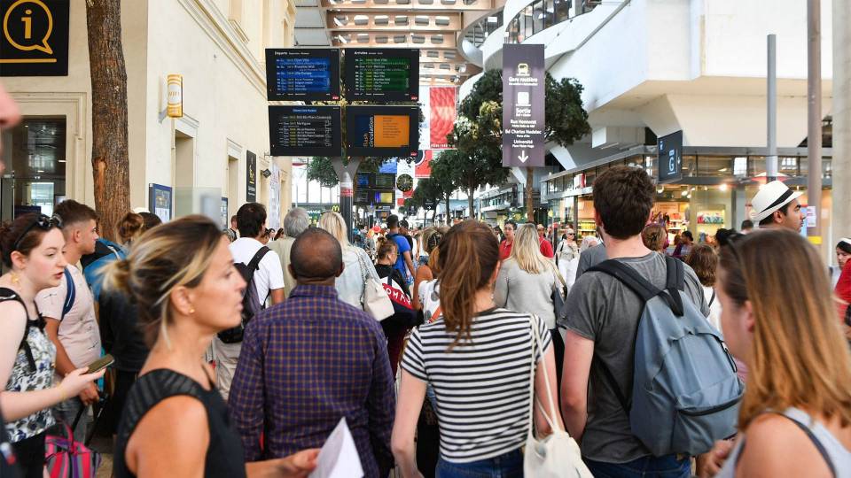 4 U.S. Women Hit by Acid Attack in France